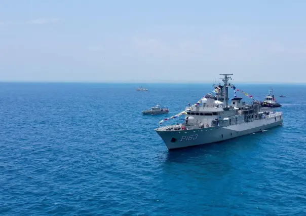 Conmemora SEMAR el LXXXIII aniversario naval con ofrenda en el Golfo de México