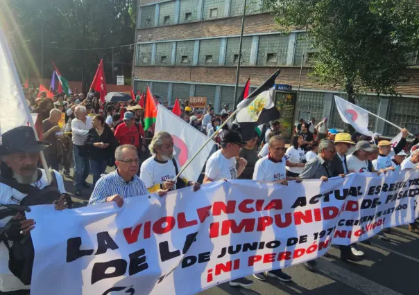 Marcha por 54 años del "halconazo": así se vivió el recorrido hacia el Zócalo de CDMX