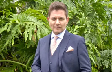 Ernesto Laguardia sufre choque automovilístico y denuncia falta de atención de las autoridades