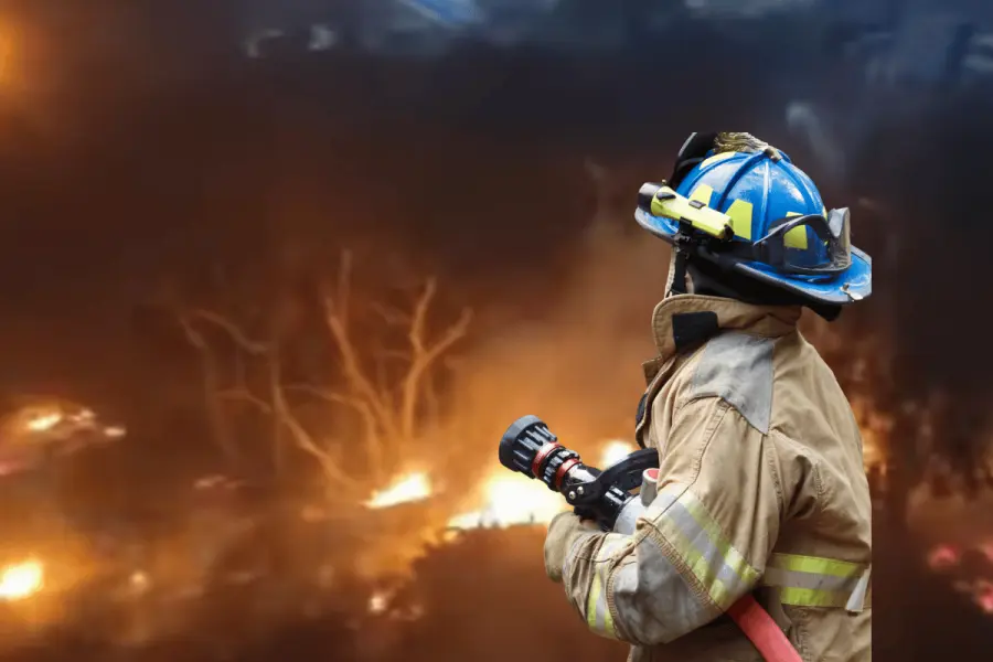 Combaten incendio en cerro de la Loma Linda en Monterrey