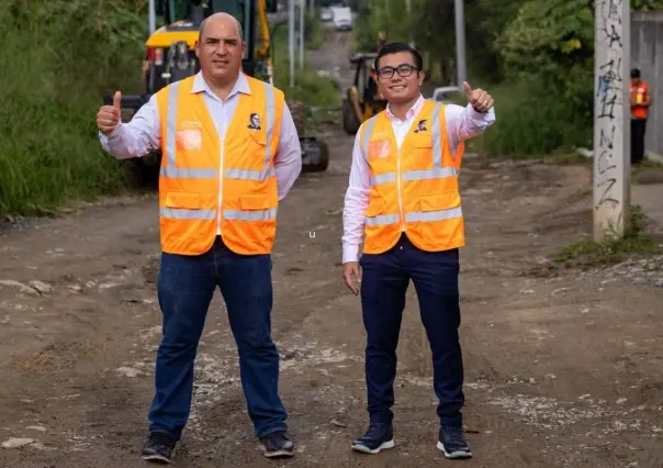 Félix Arratia arranca obras de pavimentación en El Pozo, de Juárez