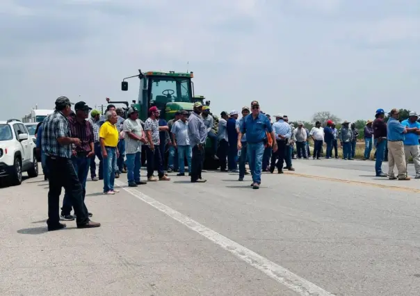 Agricultores cierran carretera de San Fernando por falta de apoyos