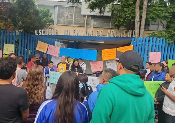 Padres de familia en Azcapotzalco exigen destitución de supervisora escolar