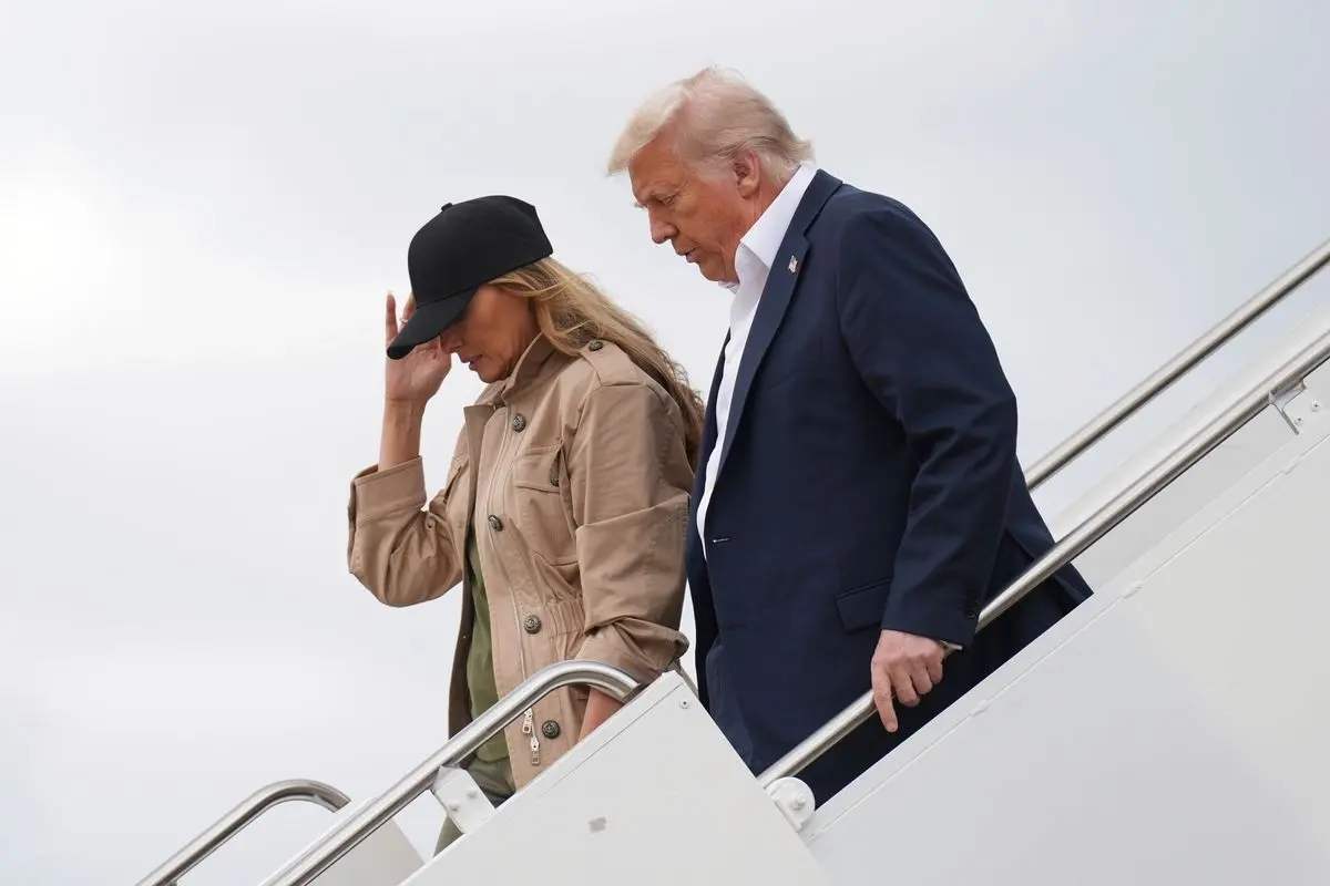 Donald Trump realiza visita a Kerrville, Texas para evaluar daños. Foto: AP