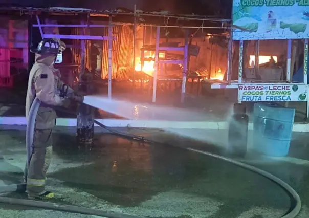 Fuerte incendio en dos locales consume mercancía en Playa Miramar