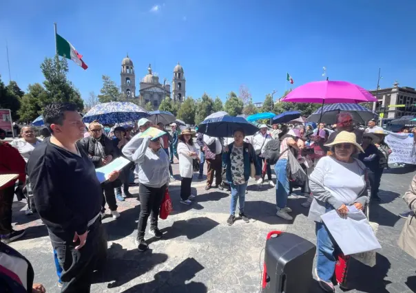 Jubilados y docentes del Edomex exigen resolver fraude de funeraria CIF