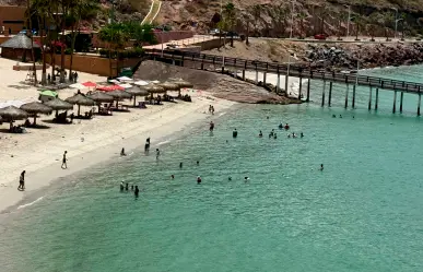 Llena Playa El Coromuel pese a aviso de enterococos; autoridades no restringen acceso
