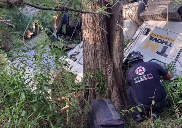 Conductor muere tras volcadura de tráiler en Montemorelos