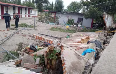 Cae barda de kínder en Tláhuac por fuga de agua; no hay heridos