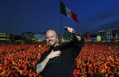 Residente hace historia en el Zócalo: Pide un alto al genocidio en Gaza y canta ante 180 mil personas