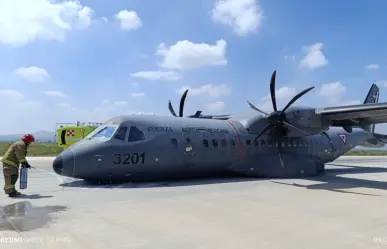 Avión de la Fuerza Armada aterriza de emergencia en el AIFA; la unidad sufrió daños | VIDEO