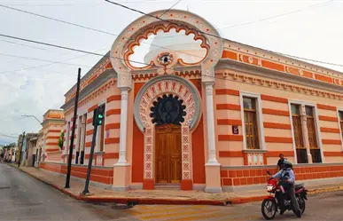Qué ver en Mérida: la Casa Morisca, con arcos y cúpulas que evocan palacios árabes