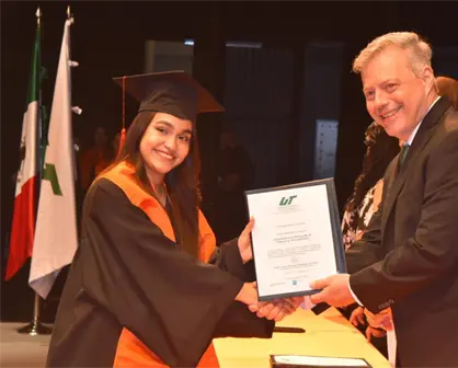 Egresan 950 estudiantes de la Universidad Tecnológica Santa Catarina