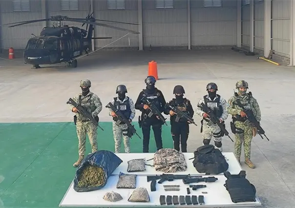 Drogas y armas decomisadas tras operativo en Monterrey