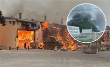 Fuerte incendio en planta de cartón del Periférico de Mérida moviliza a bomberos