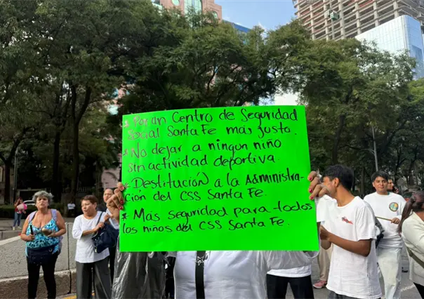 Manifestantes bloquean Paseo de la Reforma por denuncias de corrupción en el IMSS