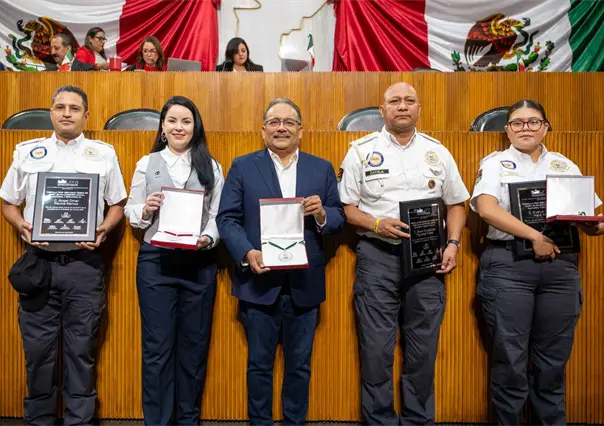 Andrés Mijes reconoce a policías por su profesionalismo y compromiso social con Escobedo