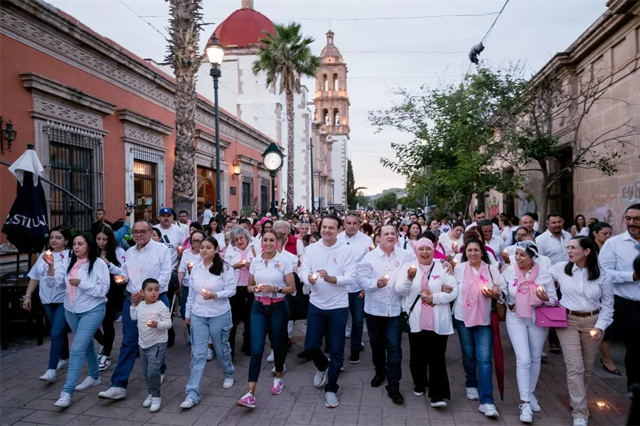 Mes rosa inicia con una caminata que reunió a 7 mil personas en Durango