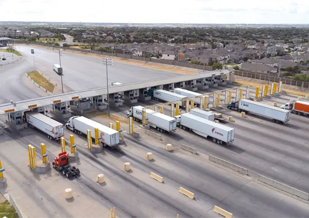 Baja el cruce de tráileres de Nuevo Laredo a EU por este motivo