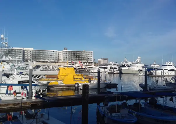 Por aproximación del huracán Priscila, cierran puerto de Cabo San Lucas