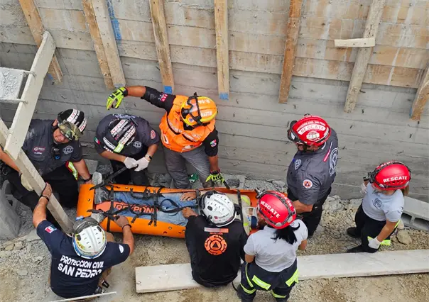 VIDEO | Hombre resulta herido tras fuerte caída en una zanja en San Pedro Garza García