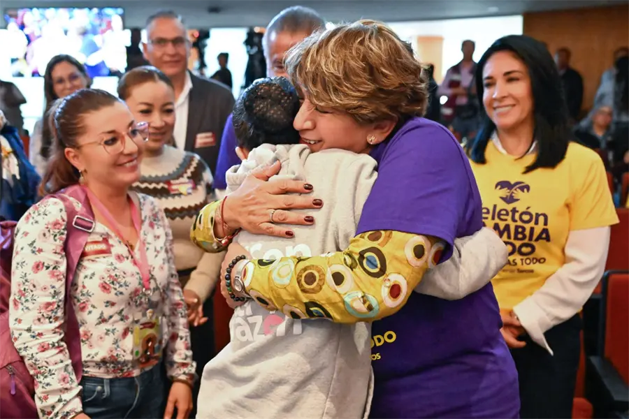 Delfina Gómez entrega 25 millones de pesos al Teletón; en esto se invertirán los recursos