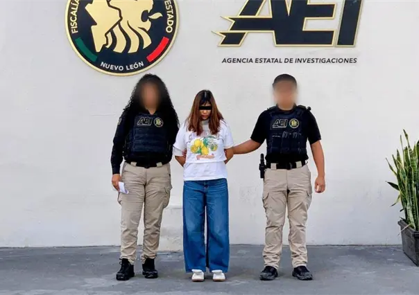 Trasladan a mujer involucrada en robo contra adulto mayor en Apodaca