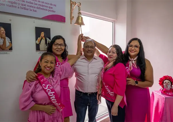 Andrés Mijes reconoce a mujeres que vencieron el cáncer de mama en Escobedo