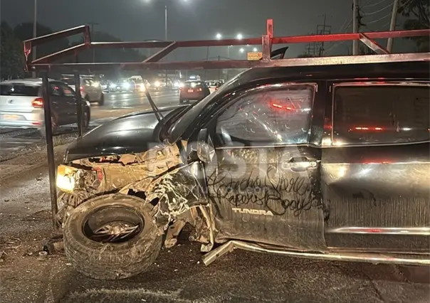 VIDEO | Estrellamiento de camioneta en Escobedo deja un lesionado y daños viales