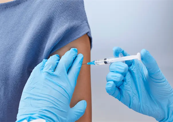 Hoy inicia la campaña de vacunación invernal en BCS; es contra la influenza y COVID-19