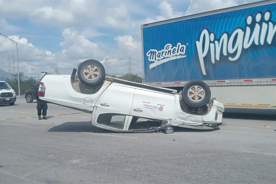 Volcadura deja un muerto y siete heridos en El Carmen, Nuevo León