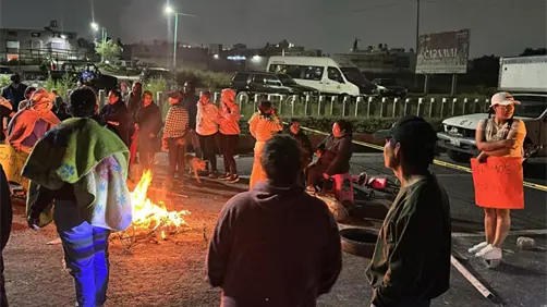 VIDEO | Vecinos bloquean el Circuito Exterior Mexiquense por falta de agua en Chimalhuacán