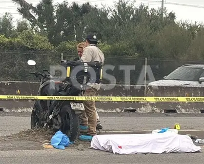 VIDEO | Motociclista muere tras chocar contra señalamiento en Salinas Victoria