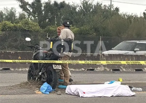 VIDEO | Motociclista muere tras chocar contra señalamiento en Salinas Victoria