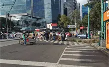 Estudiantes de Arquitectura de la UNAM bloquean Insurgentes para exigir destitución de su directora Estudiantes de Arquitectura de la UNAM bloquean Insurgentes para exigir destitución de su directora