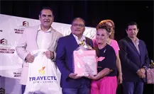 Andrés Mijes entrega Kits de Esperanza a mujeres que vencieron el cáncer de mama Andrés Mijes entrega Kits de Esperanza a mujeres que vencieron el cáncer de mama