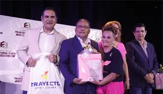 Andrés Mijes entrega Kits de Esperanza a mujeres que vencieron el cáncer de mama