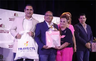 Andrés Mijes entrega Kits de Esperanza a mujeres que vencieron el cáncer de mama