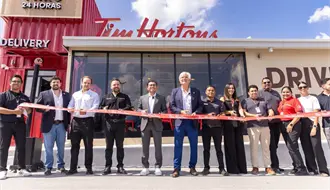 Félix Arratia inaugura sucursales de Tim Hortons y Bodega Aurrerá para el desarrollo económico de Juárez