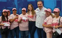 Adrián de la Garza continúa con la entrega de Tarjeta Regia Plus a 500 mujeres más en Monterrey Adrián de la Garza continúa con la entrega de Tarjeta Regia Plus a 500 mujeres más en Monterrey