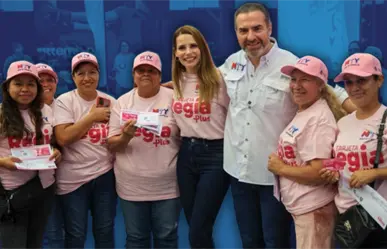 Adrián de la Garza continúa con la entrega de Tarjeta Regia Plus a 500 mujeres más en Monterrey
