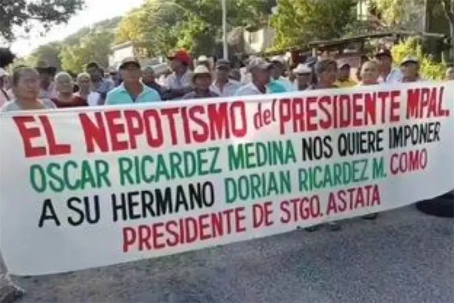 Ola de bloqueos paraliza Oaxaca; normalistas y docentes se suman a las protestas | VIDEO