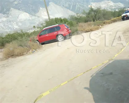 Localizan a mujer sin vida dentro de camioneta en Santa Catarina