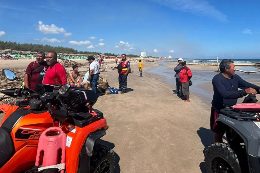Pareja poblana se lleva el susto de su vida en playa Miramar