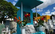 Familias yucatecas limpian tumbas en el Cementerio General de Mérida para recibir el Janal Pixán Familias yucatecas limpian tumbas en el Cementerio General de Mérida para recibir el Janal Pixán
