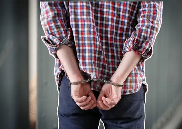 Detienen en Los Cabos a 2 hombres que habían robado medio millón de pesos en La Paz