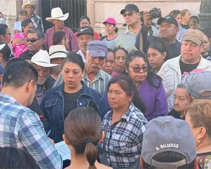 Choque de manifestaciones afuera de Cabildo