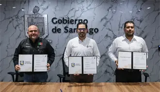 David de la Peña Marroquín firma convenio con el INSUS para regularización de la tierra