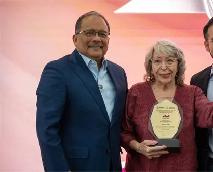 Rinde Escobedo homenaje a los grandes maestros del teatro de Nuevo León