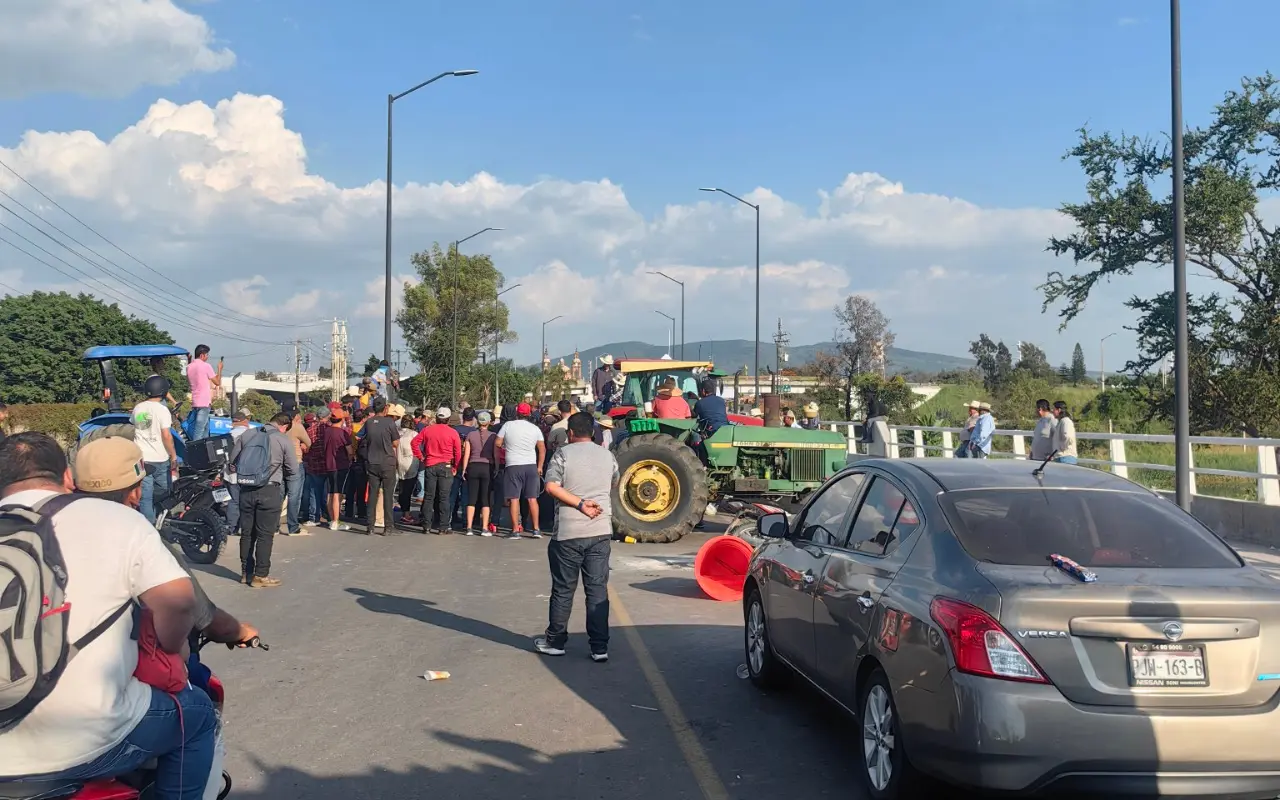 Bloqueo carretero. Foto: X (@TrevPhIndust)